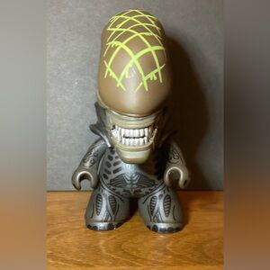 Titans AVP Grid Alien Figure